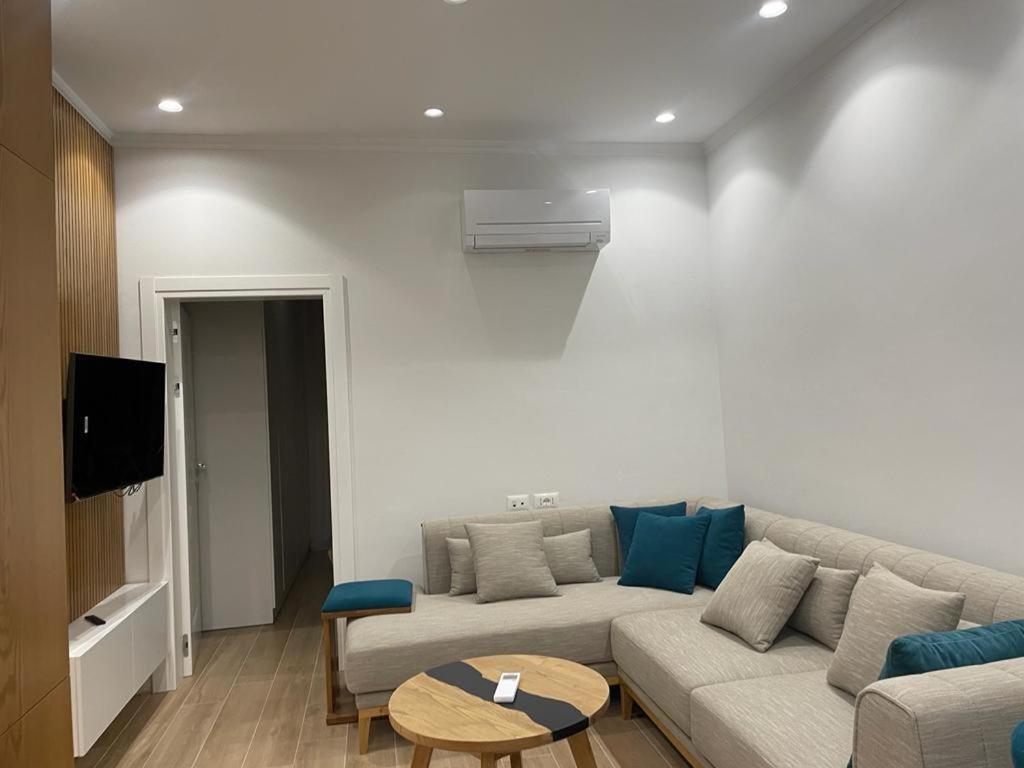 City Center Apartment Kafe Flora Τίρανα Εξωτερικό φωτογραφία